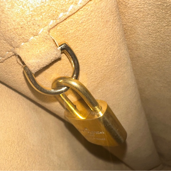 Authentic LV Monogram Babylon - Picture 3 of 14